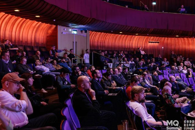 The main hall during a session
